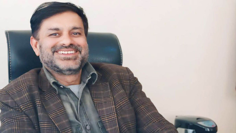 मन्त्रीदेखि प्रधानमन्त्रीसम्मलाई ललकारिरहेछन् सहसचिव दाहाल, सरकार किन चुप ?