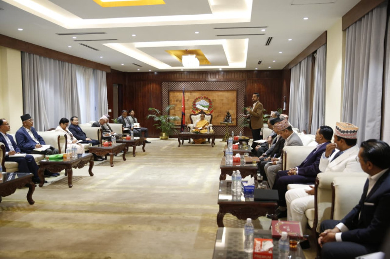 प्रधानमन्त्री -दलको बैठकमा उठ्यो राजावादीसँग पनि सम्झौताको कुरा