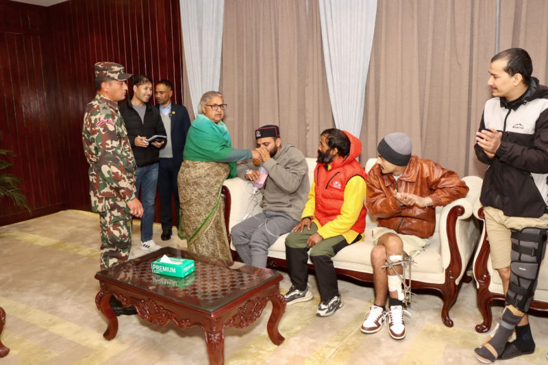 निकोलस भुसालसँग सरकारले गर्‍यो ६ बुँदे सम्झाैता, प्रधानमन्त्रीले जुस खुवाएर तोडाइन् अनशन