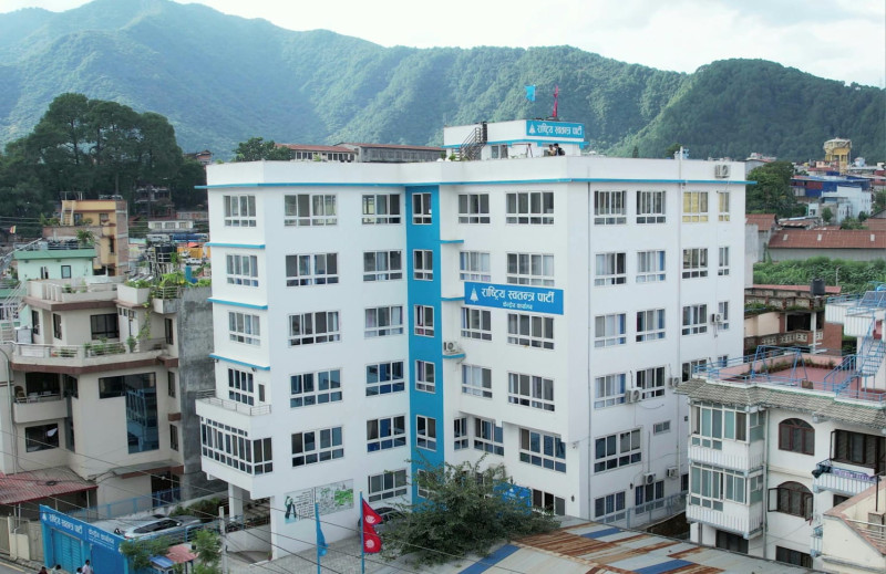 रास्वपामा चार पदाधिकारी थपिने