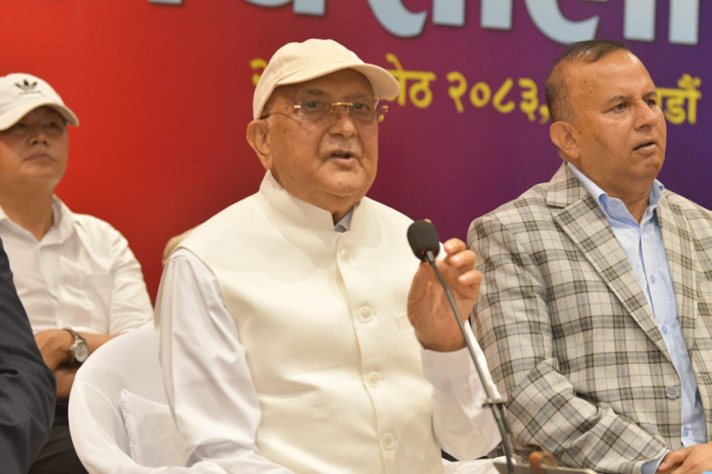 अझै घटेन ओलीको अंहकार, विकल्प खोज्ने नेतालाई सार्वजनिक मञ्चबाटै धम्की !