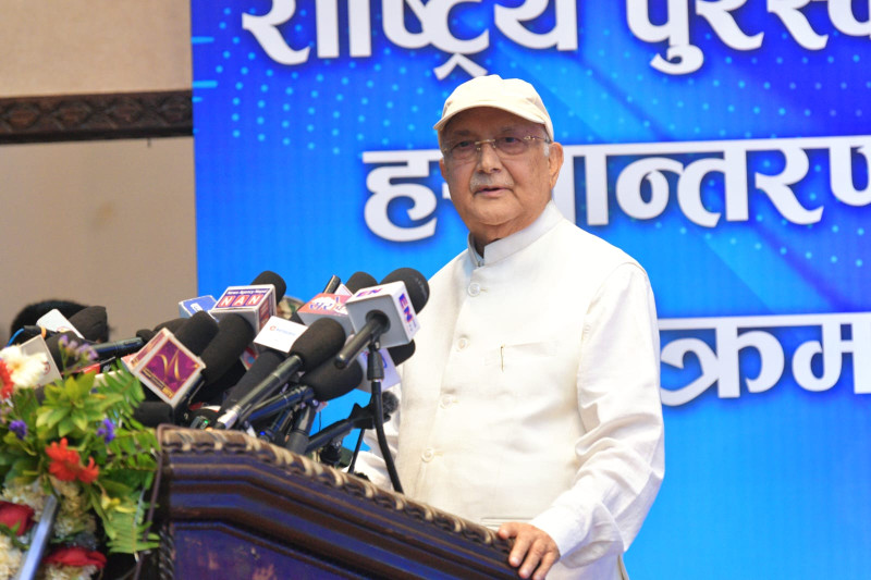 हामी लडेका छौँ, मरेका होइनौँ : ओली