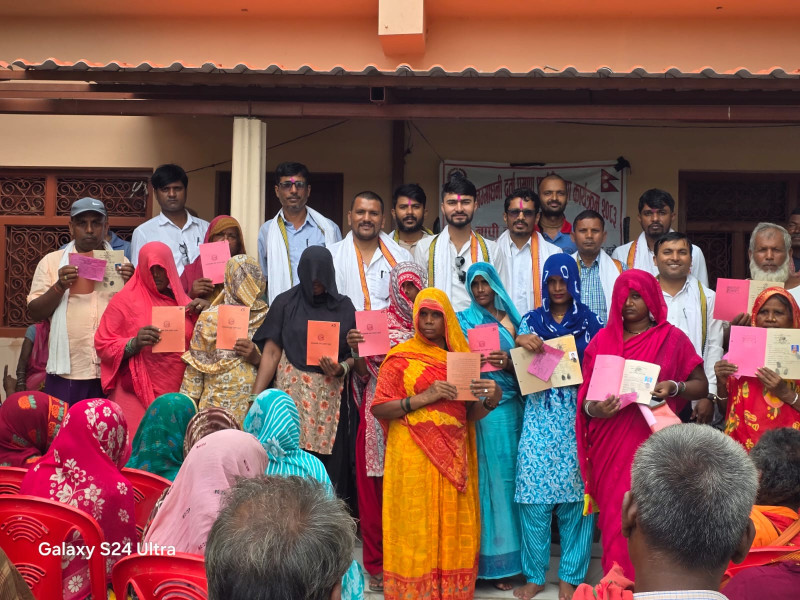 नापजाँच सकिएको १० वर्षपछि धनुषाका ५७  परिवारले पाए लालपुर्जा