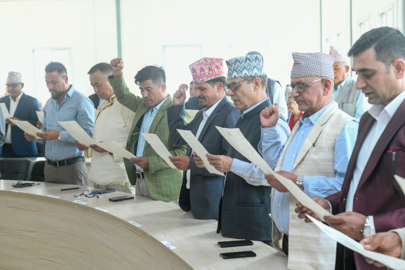 एमालेका मनोनीत केन्द्रीय सदस्यहरूले शपथ लिए