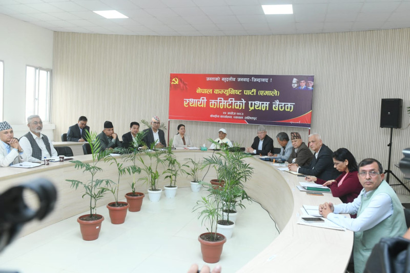 भोलि १ बजे पुन: बस्ने गरी एमाले स्थायी कमिटी बैठक स्थगित