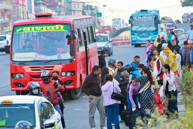 दसैँ मनाएर काठमाडौं फर्किनेको कलंकीमा घुइँचो (तस्वीरहरू)