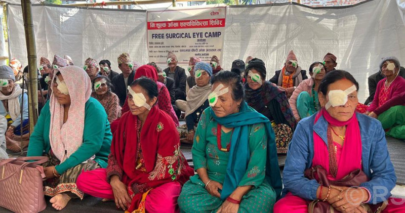 दिक्तेलमा आँखा शिविरमा १०२ वर्षीय वृद्धको शल्यक्रिया