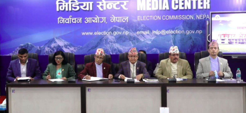 आयुक्तहरूबीच नै एक मत नहुँदा स्याङ्जा र बाजुराको विषयमा प्रतिवेदन आइसक्दा पनि आयोग अनिर्णीत