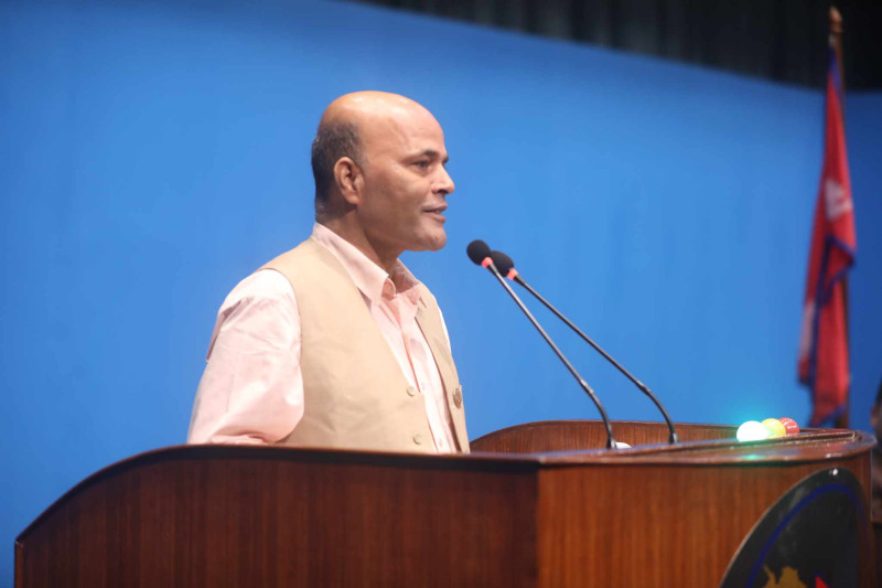 नयाँको नाममा सबै परम्परा भत्काउन खोजेपछि आफ्नै सरकारप्रति अमरेशको आपत्ति