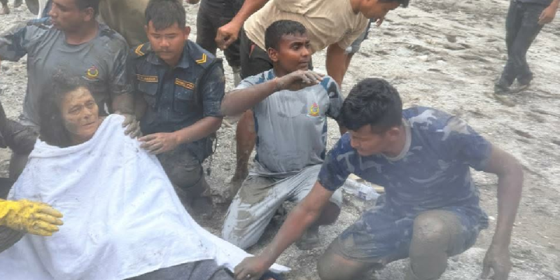 बाढीले पुरिएको घरबाट एक महिलाको ११औँ दिनमा उद्धार