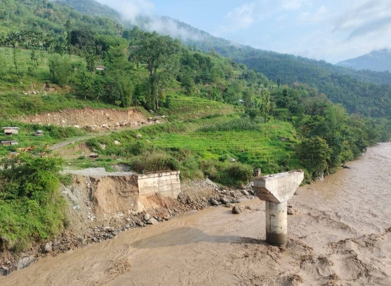 पाँचथरमा बाढीपहिरोले चार परिवार विस्थापित, जलविद्युत् आयोजनामा क्षति