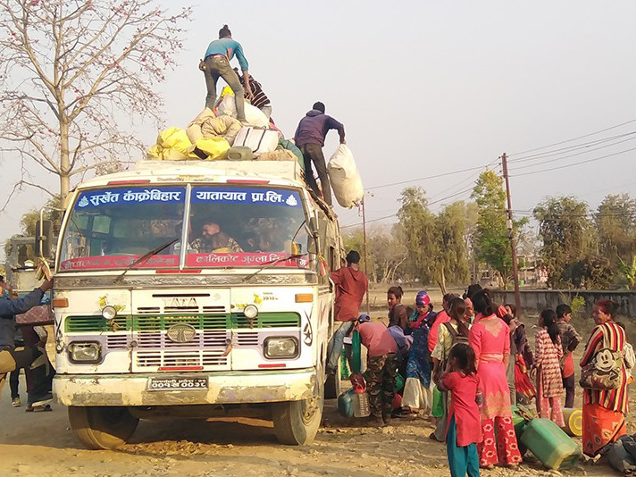 गाडी भाडा पाएपछि गाउँ फर्किए वादी समुदाय