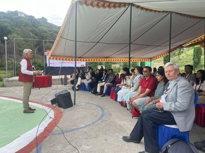 सगरमाथा संवादमा सहभागी विज्ञहरूलाई गराइयो हरित विद्यालय वज्र एकेडेमीको भ्रमण