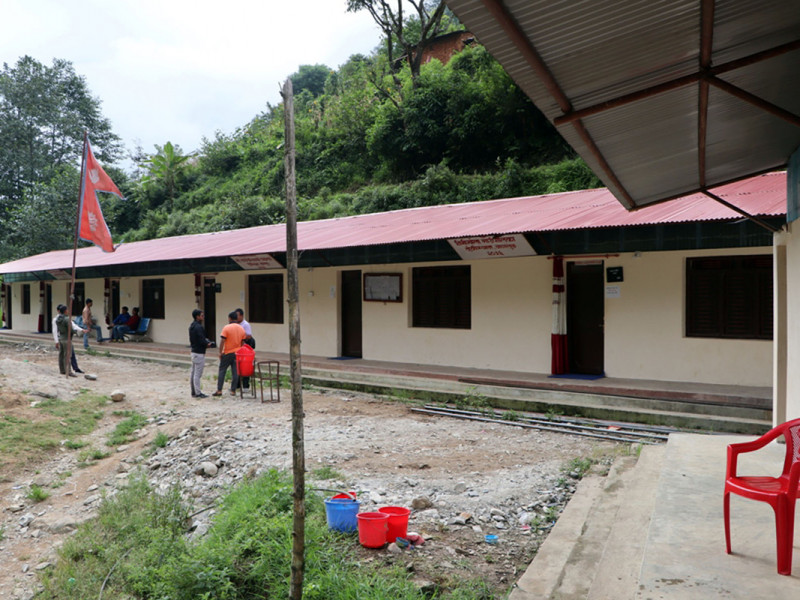 नगरका प्रशासनिक भवन छैनन्, गाउँपालिकाका आफ्नै ‘दरबार’