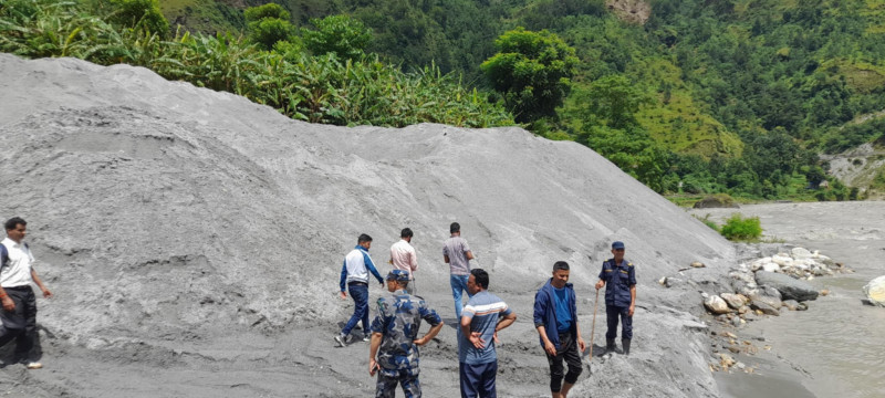 वर्षायाममा पनि कालीगण्डकीमा अवैध दोहन