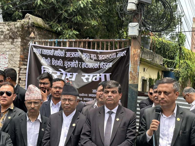 बार र कर्मचारीको लफडाले अदालतका सेवाग्राही मर्कामा, देशभर वकिलले गरे बेन्च बहिष्कार