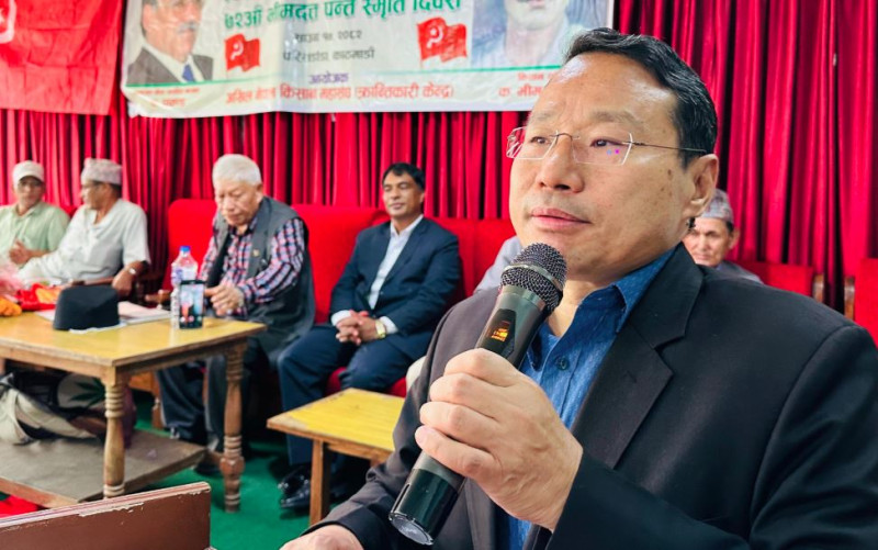 वर्षमान पुन भन्छन्- प्रचण्ड युग नायक हुन्, यो भन्न माओवादीको कोही नेता हिच्किचाउन पर्दैन