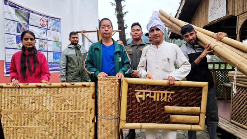 बाँस बोकेर काठमाडौं हिँडेका दिक्तेलका मेयर के गर्दै छन् ?