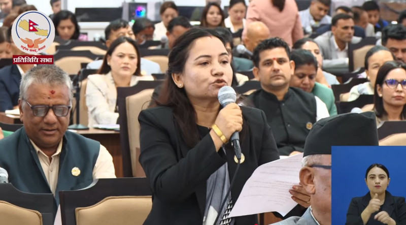 ‘जनतालाई ग्यास दिन नसक्ने सरकारले मन्त्रीलाई हेलिकोप्टर यात्रा गराउने यो कस्तो सुशासन हो ?’