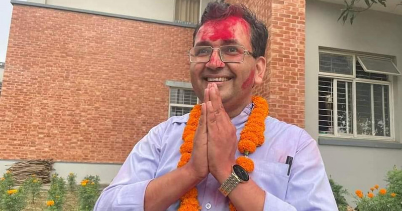 चुनावी अभियानमा रहेका उम्मेदवार डा. अधिकारीको प्रश्न- थाइराइड ठीक छ ?