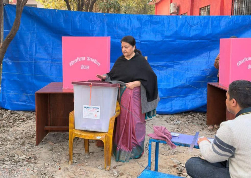 पूर्वराष्ट्रपति भण्डारीले गरिन् चपली केन्द्रबाट मतदान