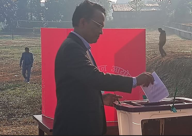 विश्व पौडेलले गरे मतदान 
