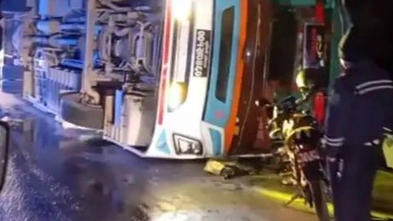 दाङबाट काठमाडौं आइरहेको बस घुमाउनेमा पल्टिँदा ३८ जना घाइते