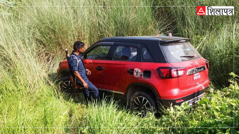 प्रहरीकाे चेकिङ छलेर भागेकाे कार खाल्डोमा खस्याे, जाँच गर्दा भेटियाे गाँजा