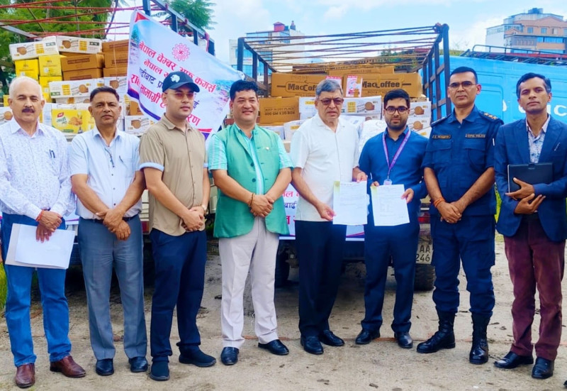 नेपाल चेम्बर अफ कमर्सद्वारा बाढी प्रभावितका लागि राहत सामग्री हस्तान्तरण