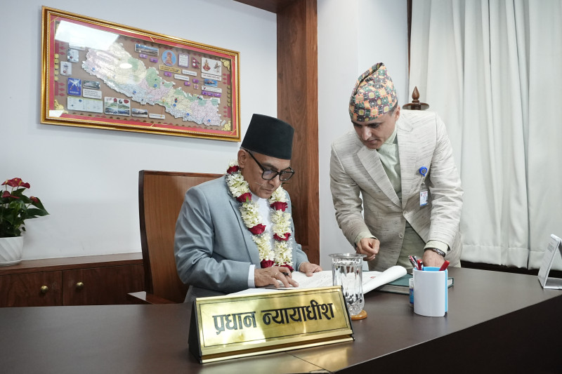 प्रधानन्यायाधीश शर्माले गरे पदभार ग्रहण [तस्वीरहरू]