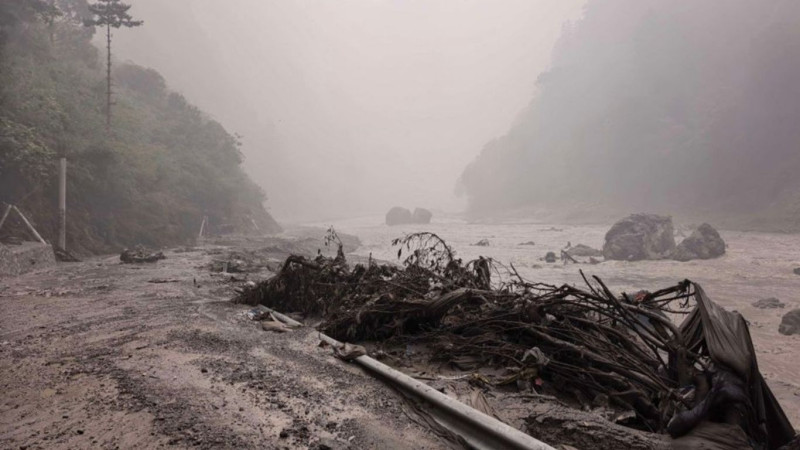चीनले भन्यो– नेपालका दुई नदीको दोभानमा ठूलो ताल बनेको छ, तीन दिनभित्र फुट्छ !