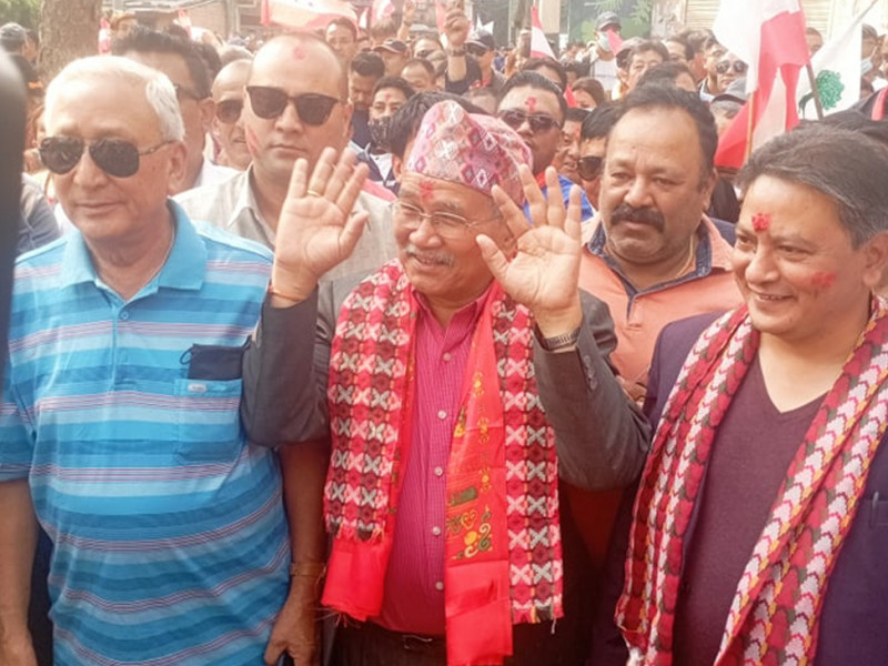 ललितपुर महानगरको मेयरमा उम्मेदवारी दिन तामझामसहित पुगे चिरीबाबु