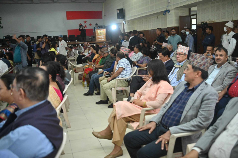 बैठक लाइभ भएकोमा कांग्रेस नेताका दुईथरी मत