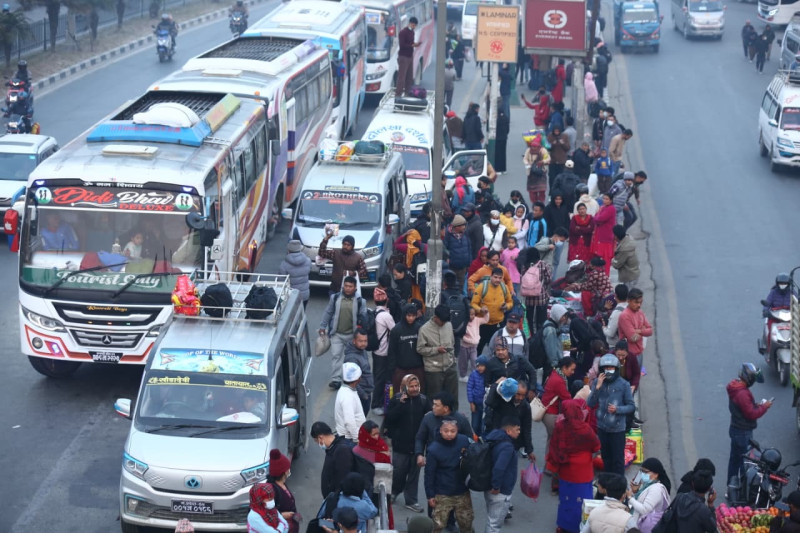 भोट हाल्न गाउँ फर्किनेहरूको लर्को (तस्वीरहरू)