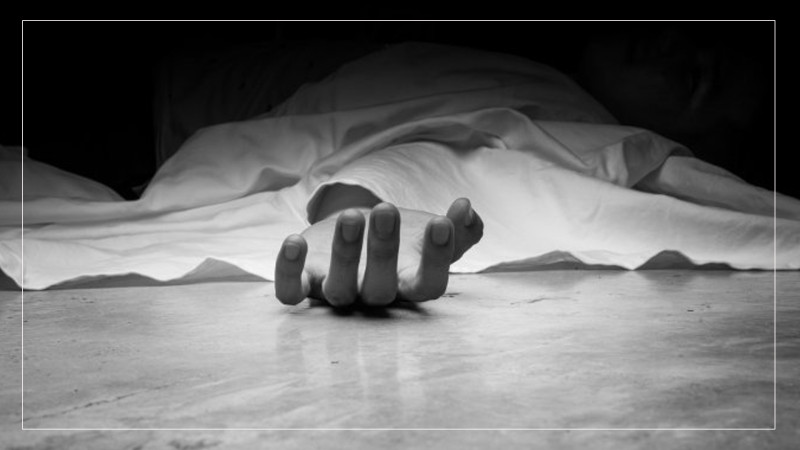 बाजुरामा रुखबाट खसेर वृद्धको मृत्यु