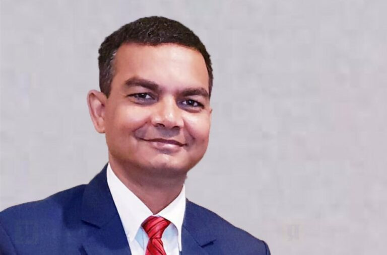 प्रधानमन्त्रीलाई म्यासेज पठाएर विवादमा परेका कृष्णहरिसहित पाँच सचिव जगेडामा