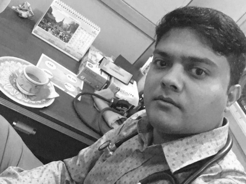 कोरोनाका कैयौँ बिरामी निको पारेका ३५ वर्षे डाक्टर, अन्ततः कोरोनाकै कारण अस्ताए