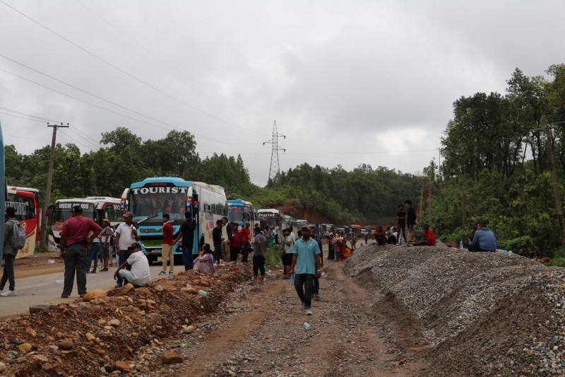 बुटवल-नारायणगढ सडक फेरि अवरुद्ध