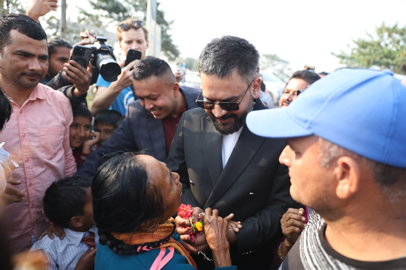 गौरादहमा बालेनको घरदैलो, किसानको समस्या सुन्नेदेखि आशीर्वाद लिनेसम्म [तस्वीरहरू]
