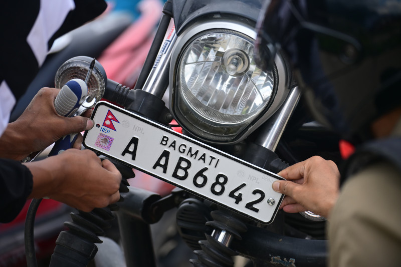 इम्बोस्ड नम्बर प्लेटमा अङ्ग्रेजी भाषा अनिवार्य गर्ने निर्णयप्रति भाषा आयोगले पनि जनायो आपत्ति