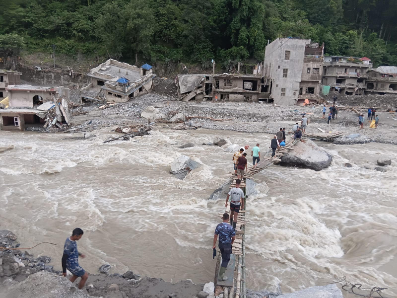 फलाखुखोलामा फड्के तथा स्याफ्रुबेँसीस्थित भोटेकोसी नदीमाथि तुइन निर्माण