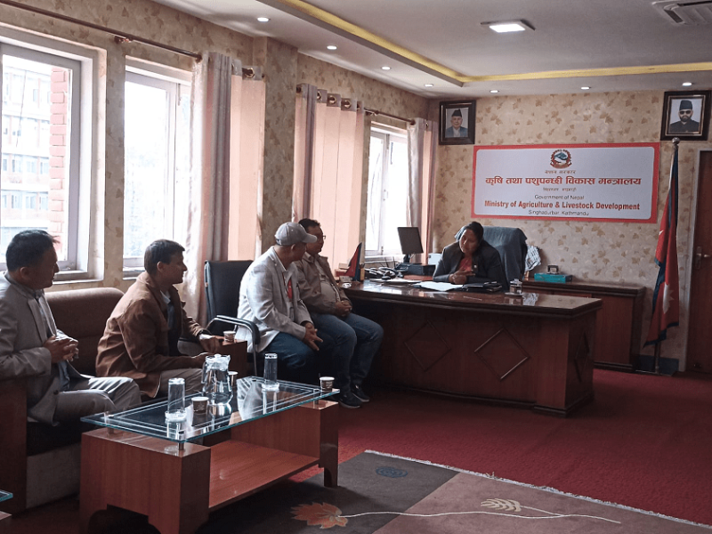 मत्स्य क्षेत्रका समस्या समाधानका लागि कृषिमन्त्री चौधरी र किसानबीच छलफल