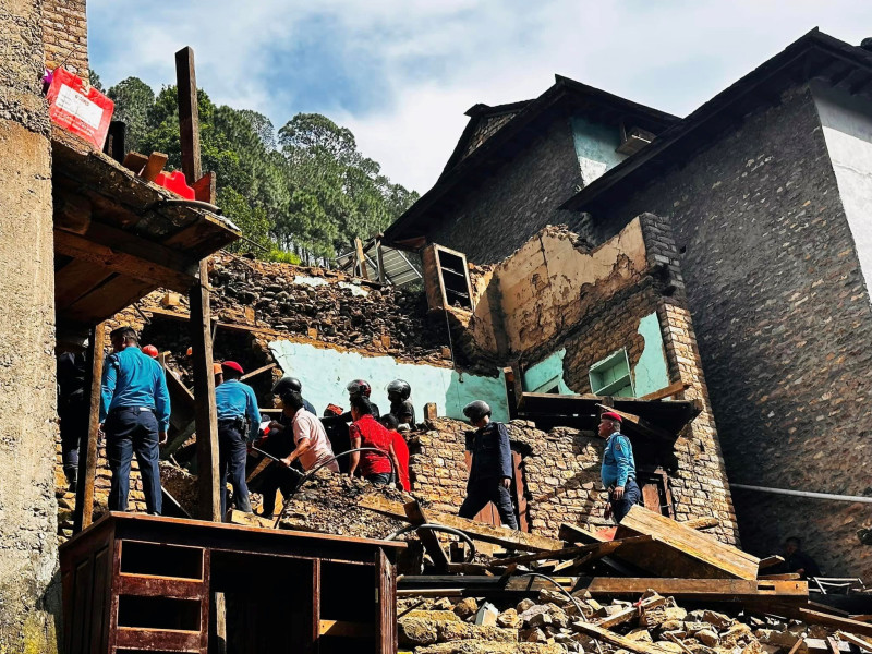 बागलुङमा घर भत्काउने क्रममा एक जनाको मृत्यु, ११ जना घाइते