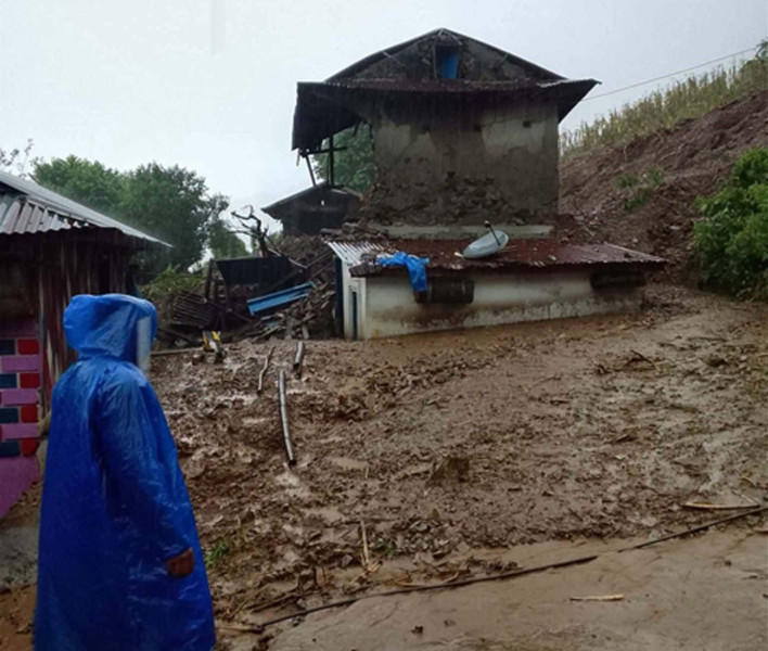 पाल्पामा पहिरोले दुई घर पुर्‍यो, महिला बेपत्ता
