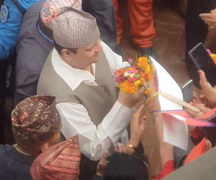 पूर्वराजा शाहले गरे भक्तपुरको तलेजु भवानीको दर्शन