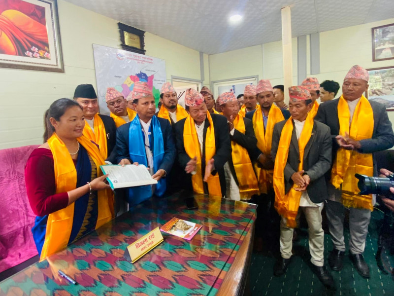 खोटाङका नौ जनप्रतिनिधिले लिए चाम्लिङ भाषामा शपथ