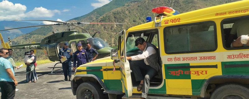 बाजुरा जिप दुर्घटना: घाइतेलाई हेलिकोप्टरमार्फत उपचारका लागि नेपालगञ्ज लगियो