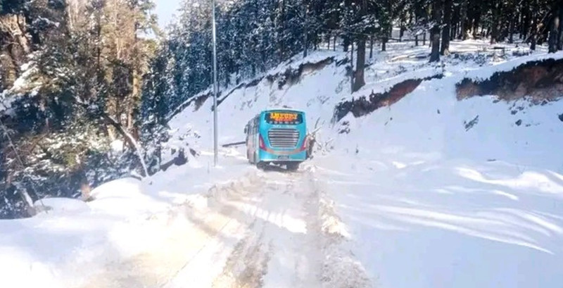 हिमपातका कारण अवरुद्ध सडक सञ्चालनमा