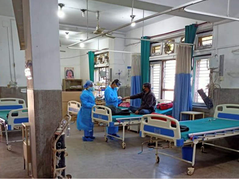उपत्यकाका अस्पतालमा कार्यरत सयौँ स्वास्थ्यकर्मीलाई कोरोना संक्रमण, अर्को ठाउँबाट झिकाउने तयारी