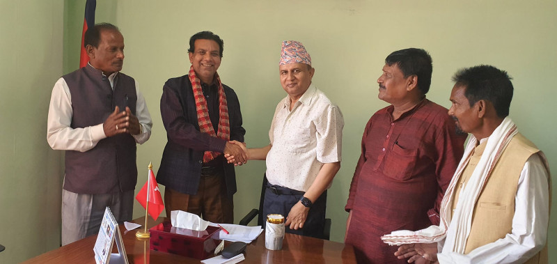 लोसपाका नेता इद्रिस एमालेमा प्रवेश